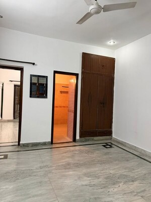 Room in 2.5 BHK Builder Floor at Sector 46 – for Rent