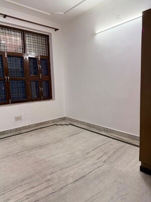 Room in 2.5 BHK Builder Floor at Sector 46 – for Rent