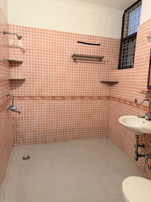 Bathroom in 2.5 BHK Builder Floor at Sector 46 – for Rent