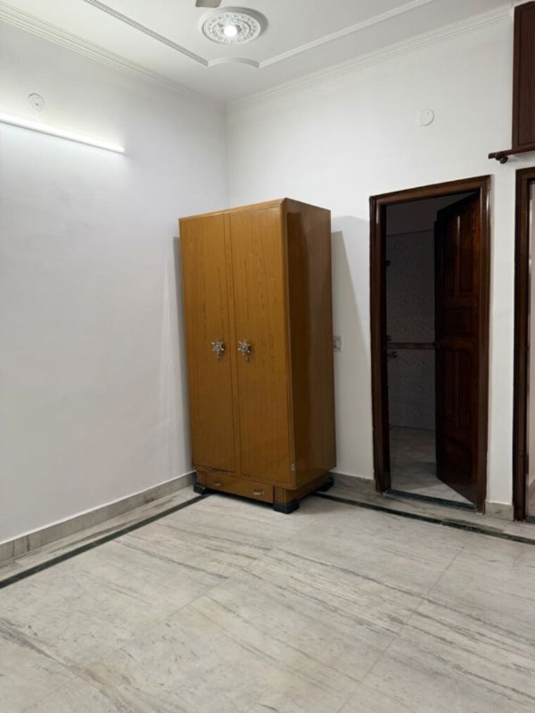 Room, sector 46 2.5 Bedroom 318 Sq.Yd. Builder Floor In Sector 46 Gurgaon 10674932