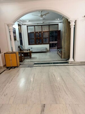 Living Room in 2.5 BHK Builder Floor at Sector 46 – for Rent