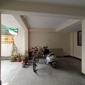 Parking in 3.5 BHK Builder Floor at Sector 52 – for Sale