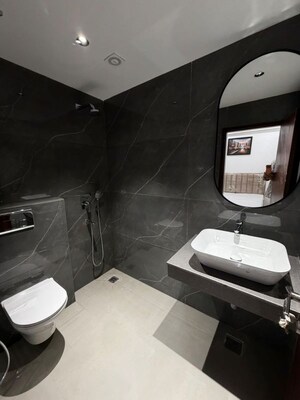 Bathroom in 3.5 BHK Apartment at DLF Silver Oaks, Sector 26 – for Rent