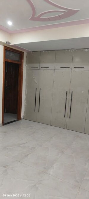 Room in 4 BHK Builder Floor at Sector 112 – for Rent