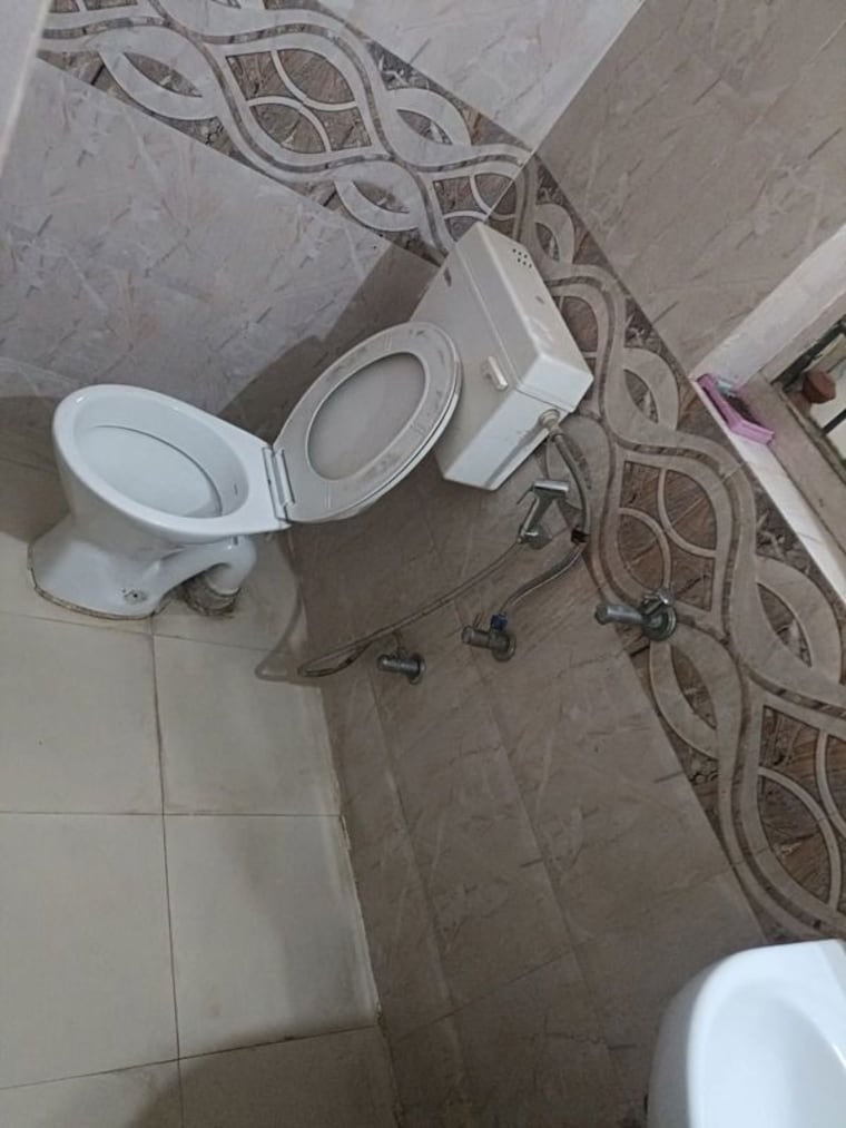 Bathroom, palam vihar 3 Bedroom 1500 Sq.Ft. Builder Floor In Palam Vihar Gurgaon 10674952