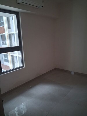Room in 1 BHK Apartment at Piramal Vaikunth, Balkum Pada – for Rent