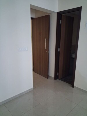Room in 1 BHK Apartment at Piramal Vaikunth, Balkum Pada – for Rent