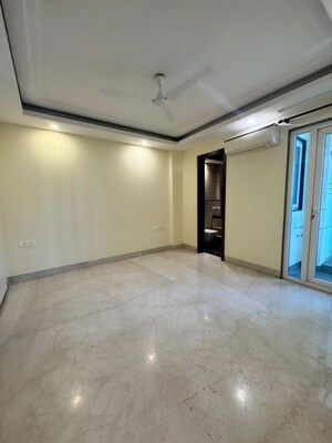 Room in 3 BHK Builder Floor at Hemkunt Colony – for Sale
