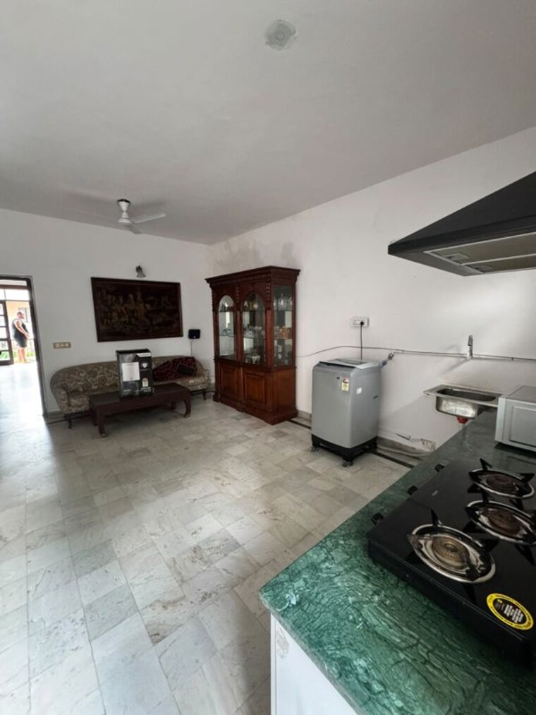  Parking, greater kailash 2 Bedroom 1400 Sq.Ft. Builder Floor In Greater Kailash Delhi 10674974