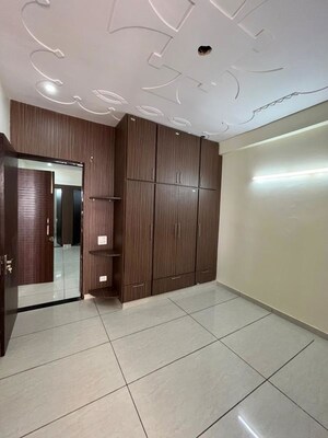Room in 3 BHK Apartment at Pareena Micasa, Sector 68 – for Sale