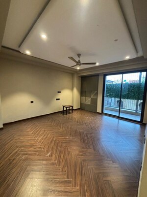 Room in 4 BHK Builder Floor at Greater Kailash ii – for Rent