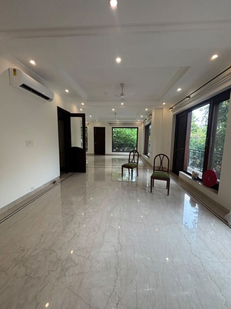 Room, greater kailash 5 Bedroom 550 Sq.Yd. Builder Floor In Greater Kailash Delhi 10674982