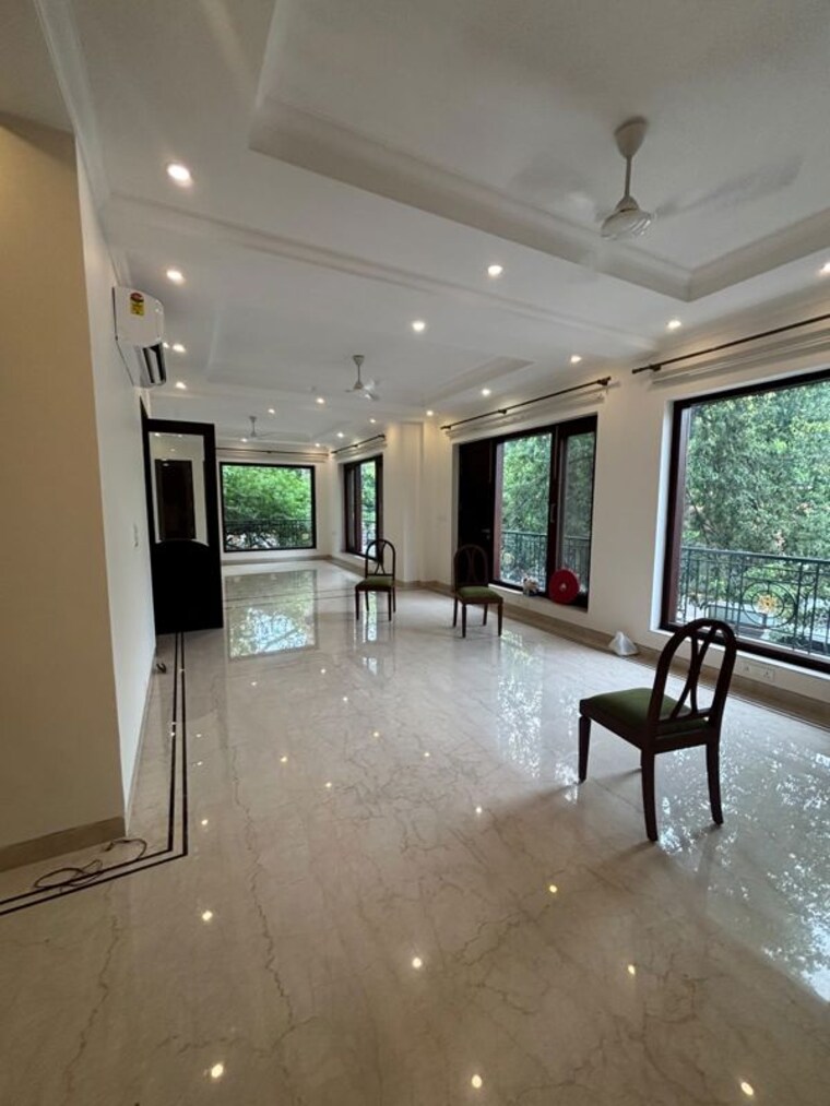 Team Area, greater kailash 5 Bedroom 550 Sq.Yd. Builder Floor In Greater Kailash Delhi 10674982