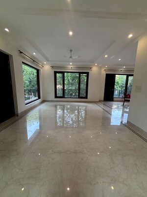 Room in 5 BHK Builder Floor at Greater Kailash – for Rent