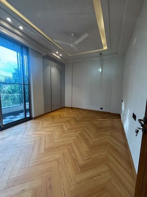 Room in 3 BHK Builder Floor at Panchsheel Enclave – for Rent