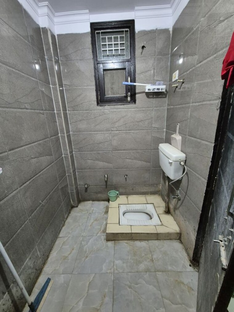 Bathroom, maan-heights 3 Bedroom 1100 Sq.Ft. Builder Floor In Gaur City 1 Greater Noida 10674993