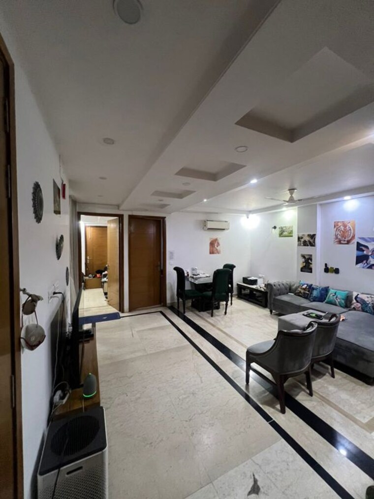 Gym, nehru enclave 4 Bedroom 300 Sq.Yd. Builder Floor In Nehru Enclave Delhi 10675006