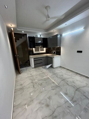 Parking in 1 BHK Independent House at Saket – for Rent