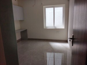Room in 2 BHK Apartment at Hallmark Sunnyside, Manchirevula – for Rent
