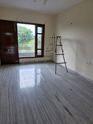 Room in 3 BHK Independent House at DLF Central Square, North Mullanpur – for Rent