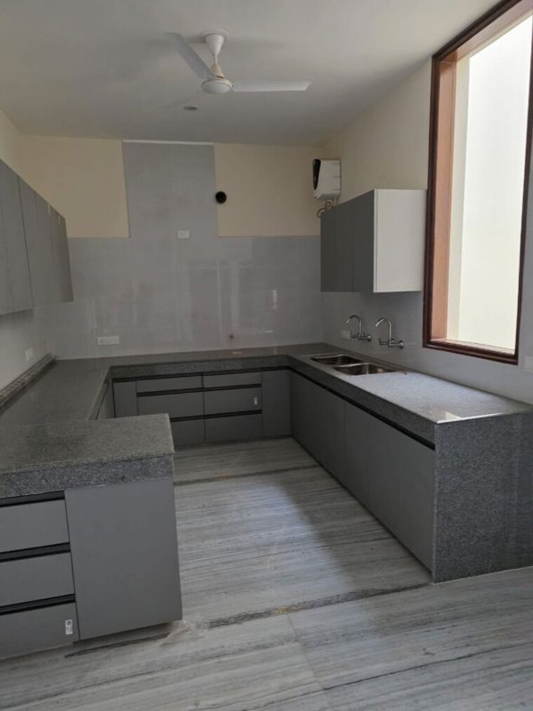 Kitchen, dlf-central-square 3 Bedroom 350 Sq.Yd. Independent House In North Mullanpur Chandigarh 10675059