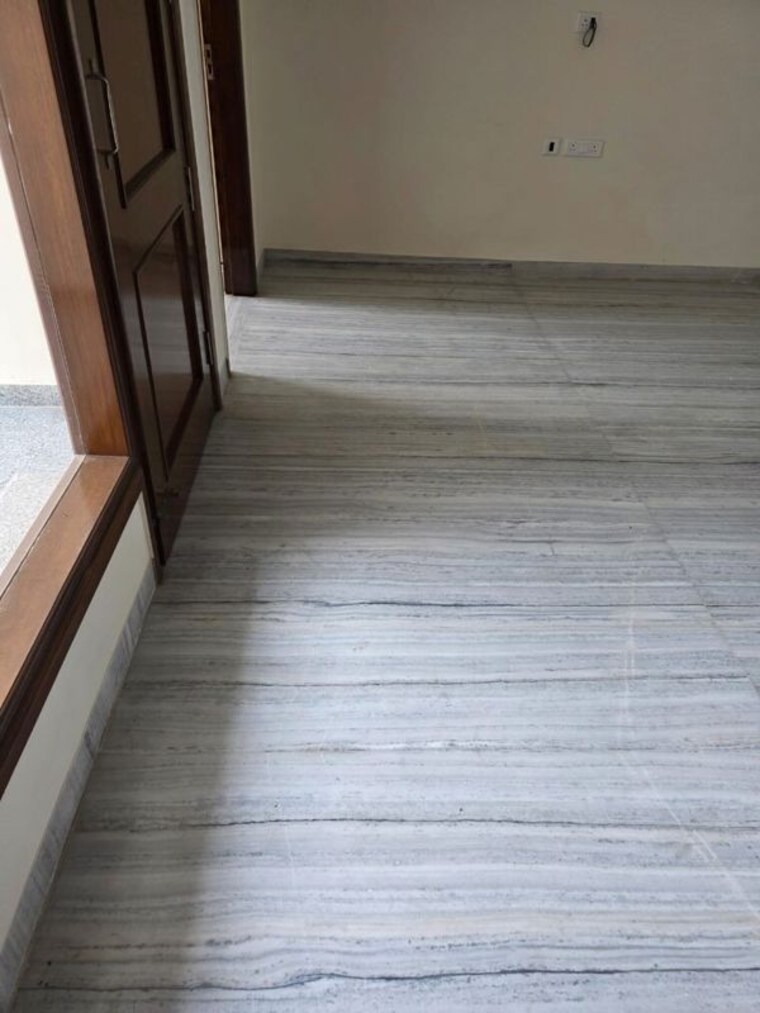 Room, dlf-central-square 3 Bedroom 350 Sq.Yd. Independent House In North Mullanpur Chandigarh 10675059