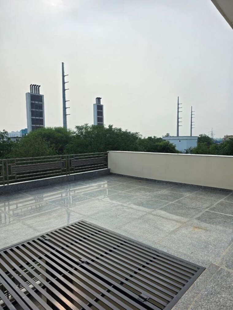 Swimming Pool, dlf-central-square 3 Bedroom 350 Sq.Yd. Independent House In North Mullanpur Chandigarh 10675059