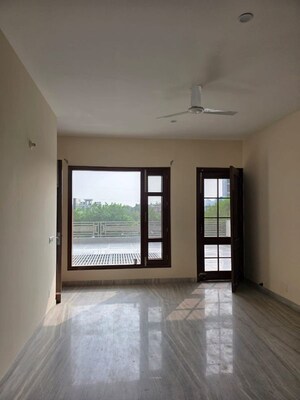 Room in 3 BHK Independent House at DLF Central Square, North Mullanpur – for Rent