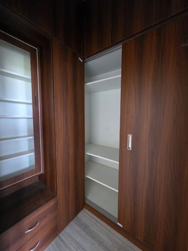Room, dlf-central-square 3 Bedroom 350 Sq.Yd. Independent House In North Mullanpur Chandigarh 10675059