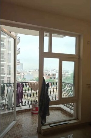 Room in 2 BHK Apartment at Omaxe Hazratganj Residency, Gomti Nagar – for Rent