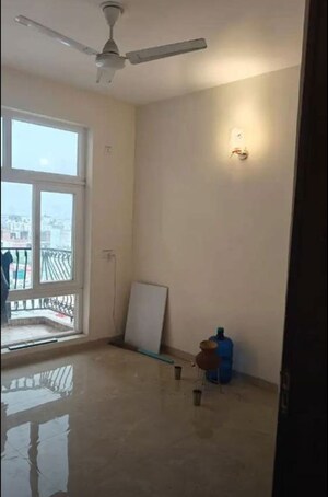 Room in 2 BHK Apartment at Omaxe Hazratganj Residency, Gomti Nagar – for Rent