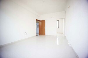 Room in 3 BHK Apartment at Paldi – for Sale
