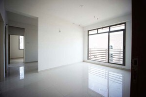 Room in 3 BHK Apartment at Paldi – for Sale