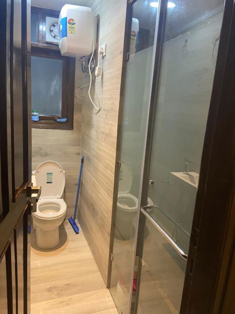 Bathroom, chattarpur 4 Bedroom 1800 Sq.Ft. Builder Floor In Chattarpur Delhi 10675097