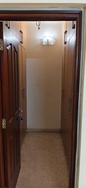 Room in 5 BHK Villa at Eros Rosewood City, Sector 49 – for Rent