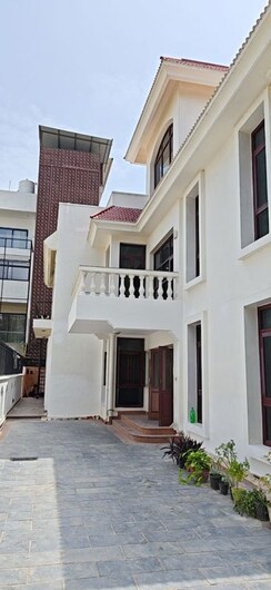 5 BHK +Villa For Rent in Eros Rosewood City