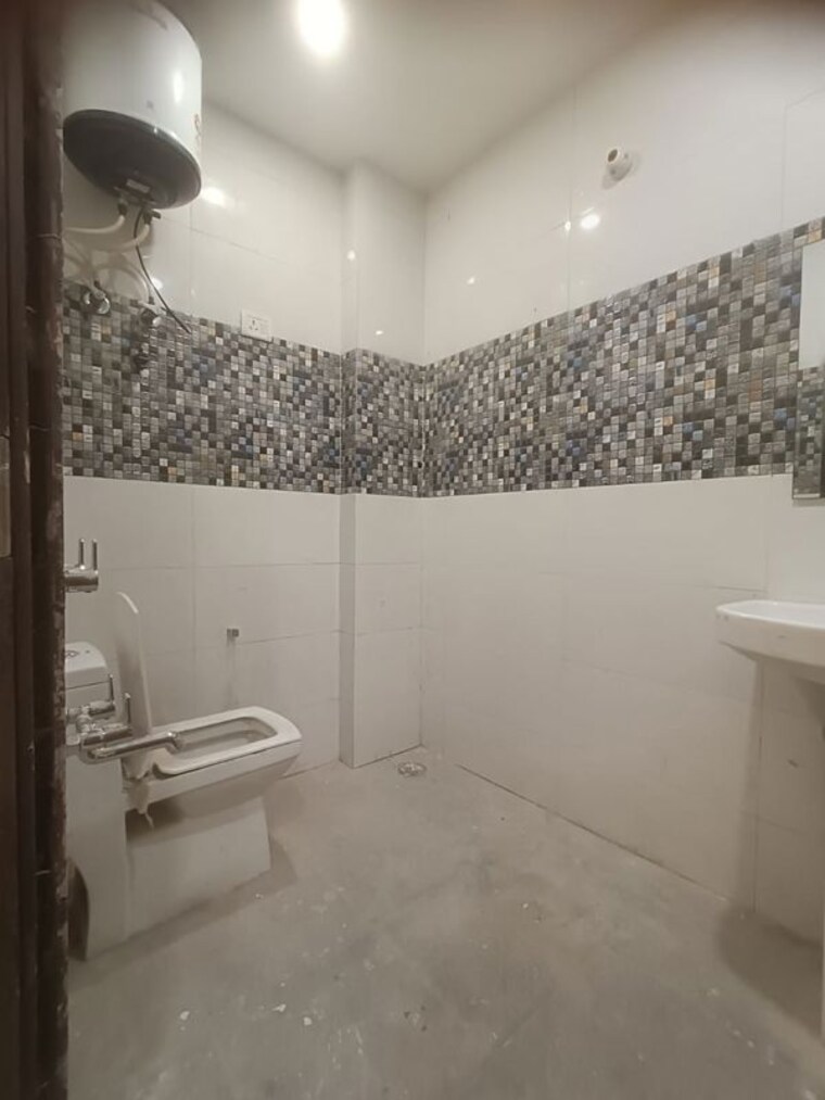 Bathroom, panchsheel vihar 3 Bedroom 1250 Sq.Ft. Builder Floor In Panchsheel Vihar Delhi 10675125