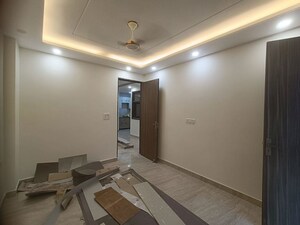 Room in 3 BHK Builder Floor at Panchsheel Vihar – for Rent