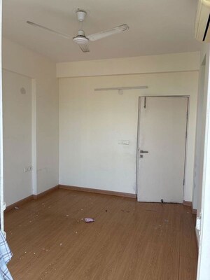 Room in 3 BHK Builder Floor at Sector 21 – for Rent