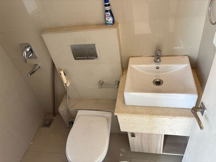 Bathroom, sector 21 3 Bedroom 1550 Sq.Ft. Builder Floor In Sector 21 Gurgaon 10675122