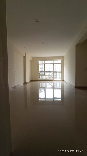 Room in 3.5 BHK Apartment at Shree Vardhman Flora, Sector 90 – for Sale