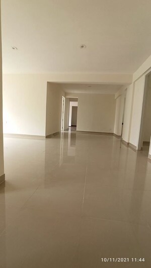 Room in 3.5 BHK Apartment at Shree Vardhman Flora, Sector 90 – for Sale