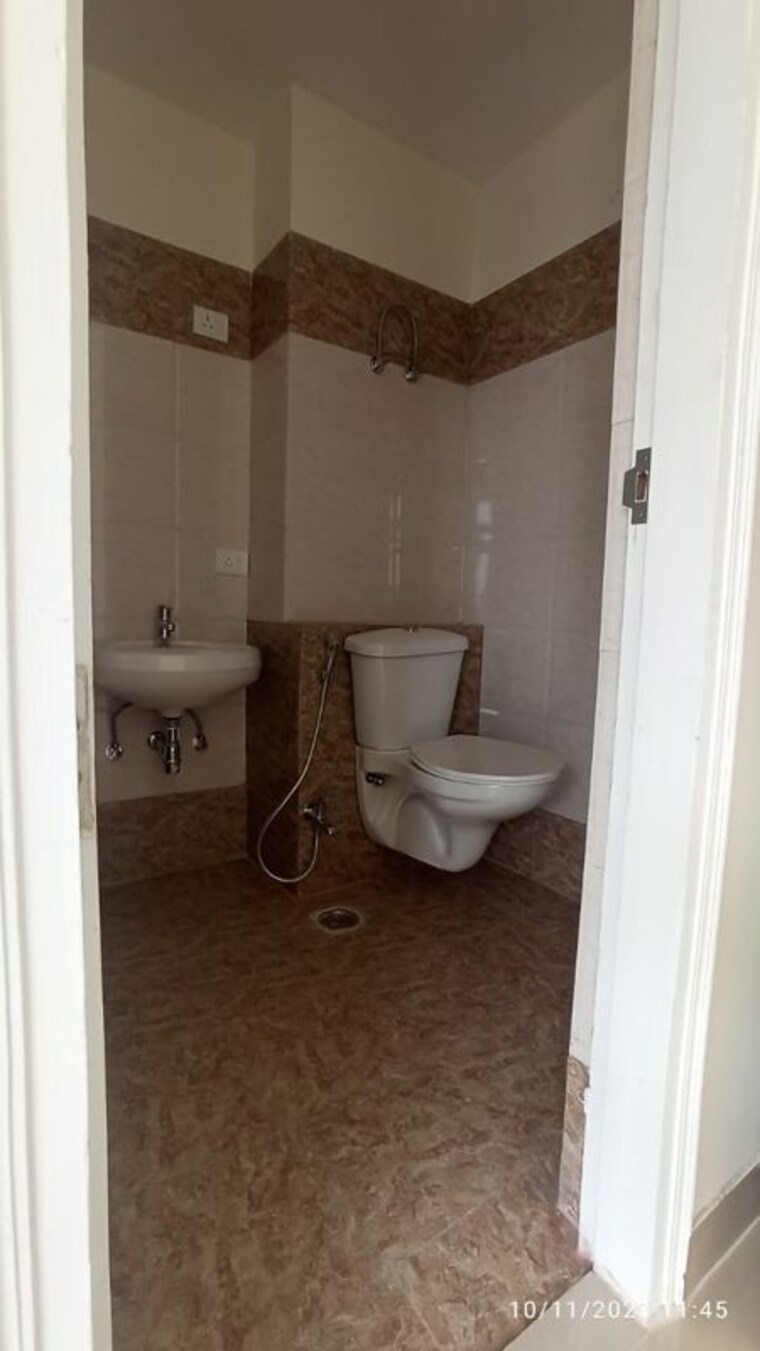 Bathroom, shree-vardhman-flora 3.5 Bedroom 1950 Sq.Ft. Apartment In Sector 90 Gurgaon 10675153