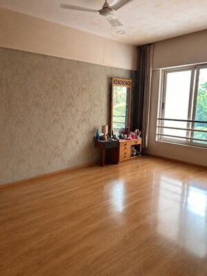 Room in 3 BHK Apartment at Konark Vista, Magarpatta City – for Rent