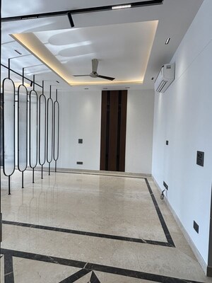 Furnished Amenities in 3 BHK Builder Floor at Greater Kailash ii – for Sale