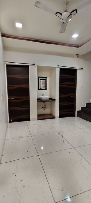 Room in 3 BHK Villa at Mowa – for Rent