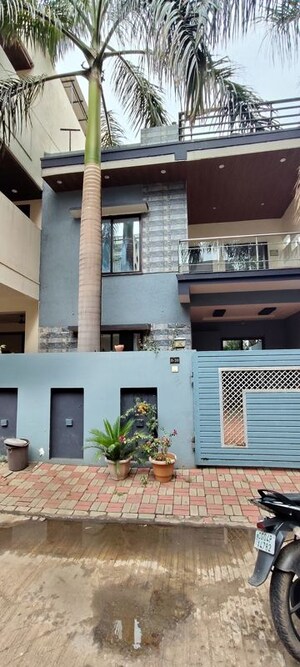 3 BHK Villa For Rent in Mowa