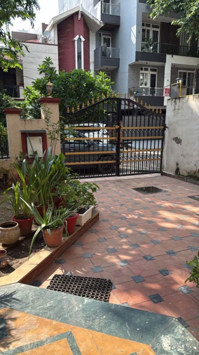 Balcony, palam-vihar-residents-association 4 Bedroom 1800 Sq.Ft. Builder Floor In Palam Vihar Gurgaon 10675239