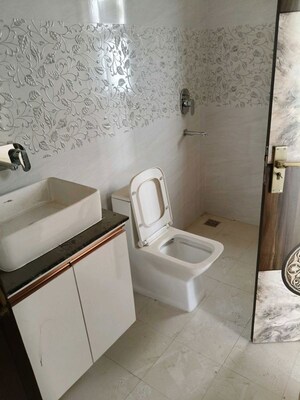 Bathroom in 3 BHK Builder Floor at Sector 21 – for Rent