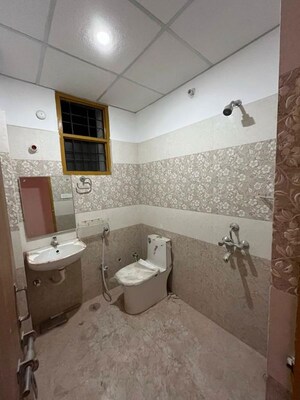 Bathroom in 4 BHK Builder Floor at Parsvnath Planet Plaza, Gomti Nagar – for Sale